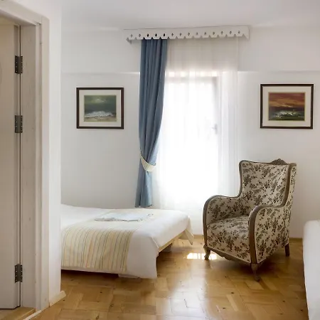 ホテル Kalais ボズカーダ