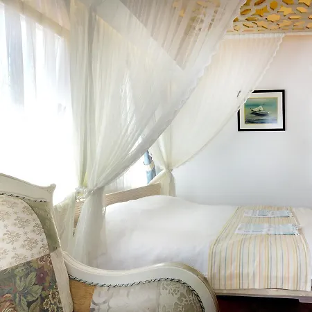 Kalais Hotel 3*